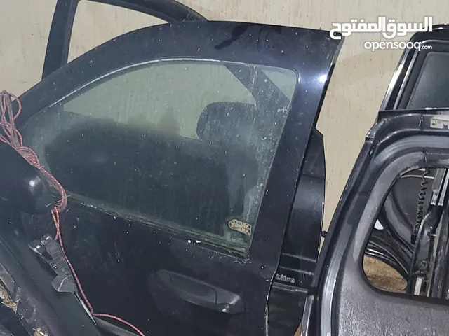 متوفر جميع قطع غيار جيب شيروكي داخلية وخارجية
