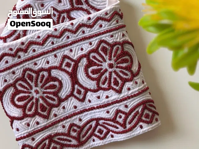 كمة عُمانية فاخرة مطرزة يدويًا بـ غرزة العقدة التقليدية