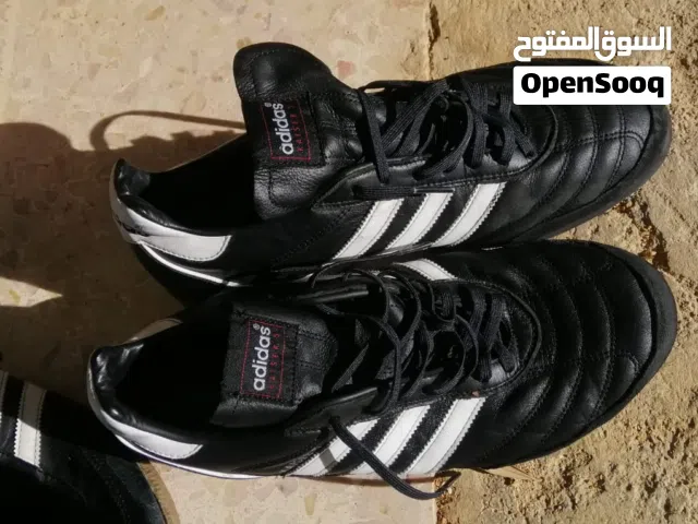 بوت حذاء كرة قدم زحاف اديداس جلد أصلي نمرة 43 وثلث