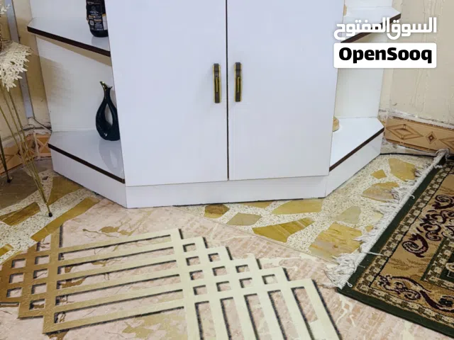 اثاث مفرد للبيع ميز تلفزيون +ميز بلازما مع رفوف ابيض+بوفية