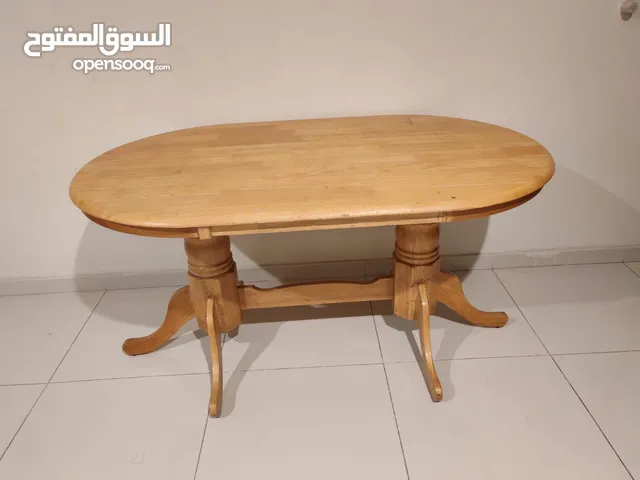 طاولة رائعة وخشبها ممتاز جدًا