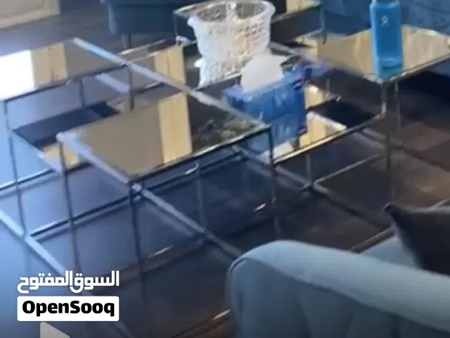 طاوله سفره دائريه خشب ماليزي مع 6 كراسي  وطاوله صاله زجاج نظيفه جدا لضيق المكان سبب البيع