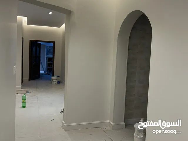 صباغ بويات ترميمات بنانا ملاحق