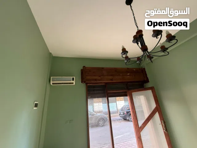محل تشطيب 2025 مجهز بديكوره مقابل مول الحياة لإيجار من المالك