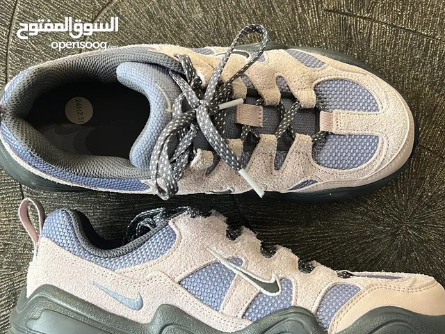 بريده حذاء نايك جديد