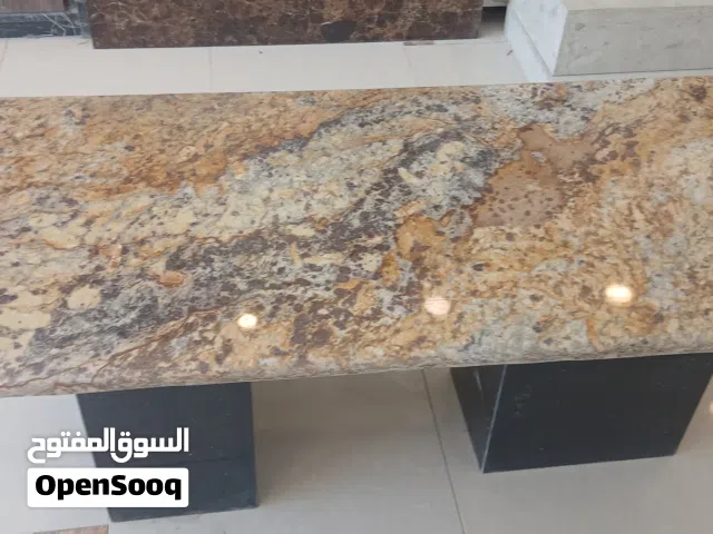 طاوله جرانيت الوجه برازيلي والارجل جلاكسي [طول153سم×65سم]ارتفاع 53 سم