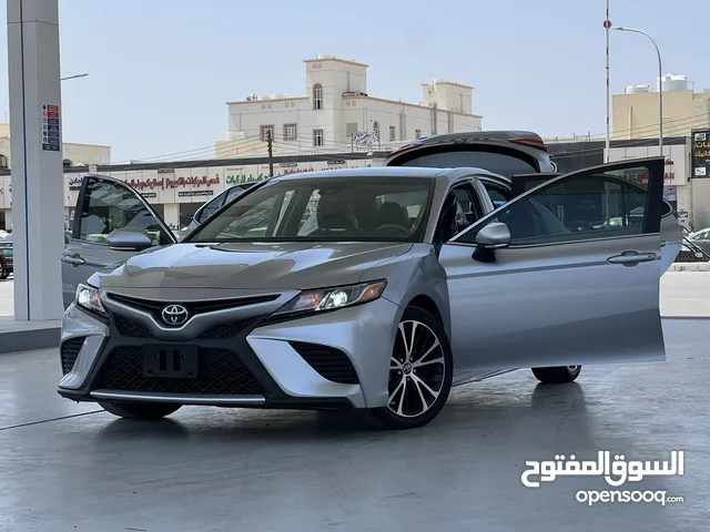 للبيع / تويوتا كامري SE 2018 وارد ،بدون طلوع ارباجات حادث بسيط مدقار خلفي