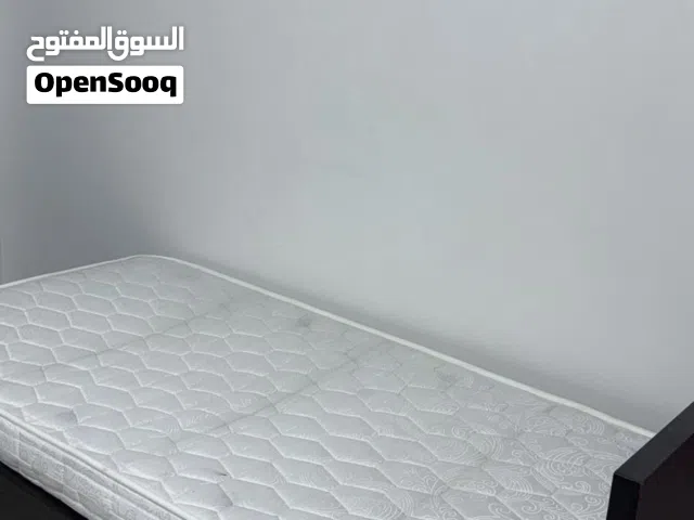 سرير شبه جديد للبيع