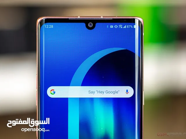 تلفون بتصميم مميز جدا وشاشه منحنية جذابه ومواصفات فخمه احدث اصدارات الشركه