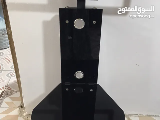 ستاند او حامل تلفاز اسود ،من الزجاج المقوى و الحامل المعدني متحرك -تصميم انيق عملي.