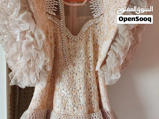 فستان بدلة خطوبة ستاتي مستعملة بحالة ممتازة