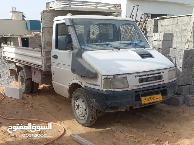 Tractor Unit Iveco 2009 in Tripoli