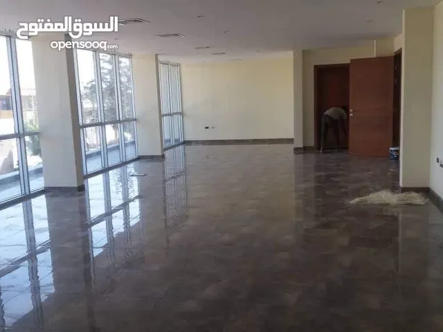 صالة تجارية 1200 متر للأجار علي الرائسي