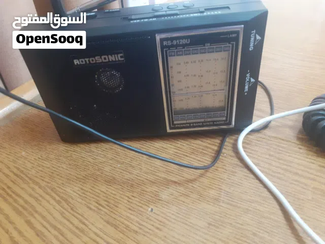 راديو ممتاز بنشحن او بشتري عالكهرباء عالجهتين او عالبطاريه في اف ام في عده موجات بركب عليه