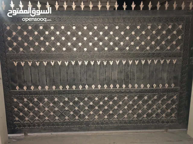 باب حوش حديد قليل الفتح جيد جدا مقاس 3