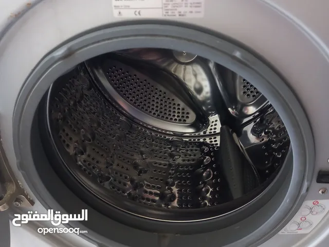 غسالة LG بحاله جيده جدا 8كيلو نظيفه من الداخل