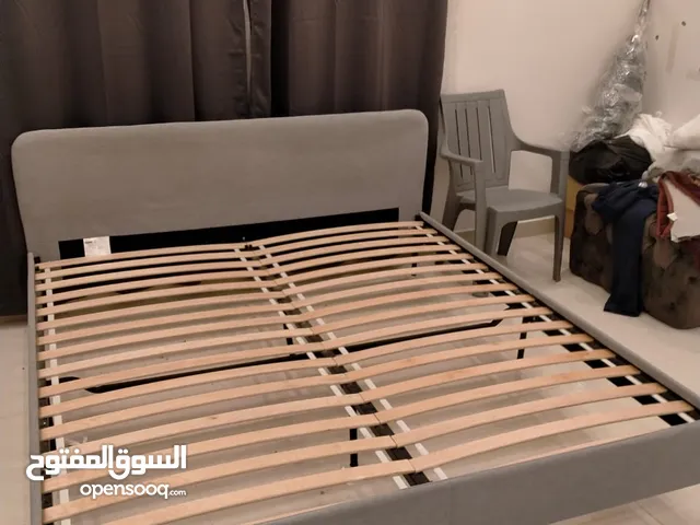 King Size Ikea Bed 180 x 200- سرير كبير مع مرتبة