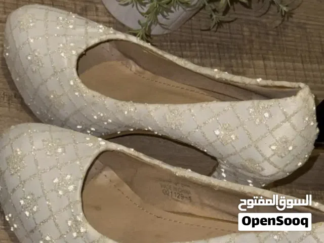 حذاء عروسه ابيض
