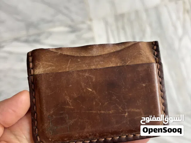 محفظة بطاقات جلد طبيعي بني – تصميم مينيمال