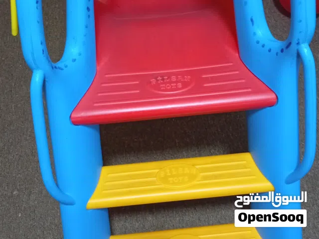 اللعاب وكرسي دراسة ونطيطه وفرش مطاط حوالي 50 طرف سعر الطرف 25 دينار  ،والسعر الكامل  1500 دينار للكل