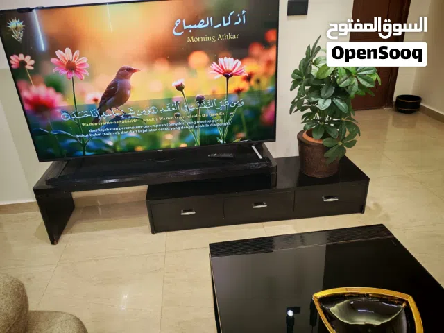 طاولة تلفزيون وطاولة وسط مع جانبيات للبيع في اربد