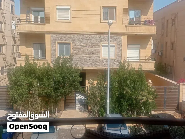 شقه لقطه بالتجمع الخامس بالحى التانى لقطه من ناحية المساحه والسعروالموقع بحرى