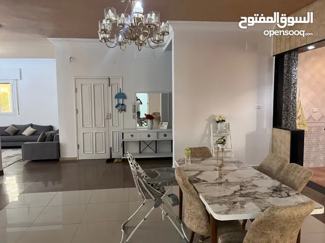 220 m2 4 Bedrooms Villa for Rent in Tripoli Al-Sabaa