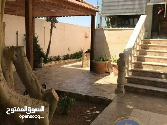 منزل 3 طوابق للبيع في منطقة طريق المطار