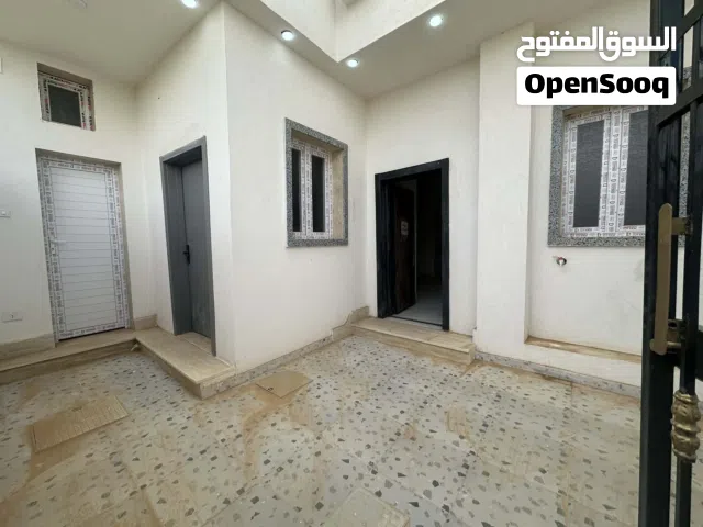 121 m2 3 Bedrooms Townhouse for Rent in Tripoli Ain Zara