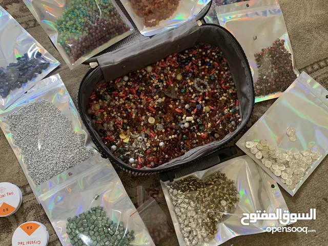 احجار للاساور والقلادة واحجار جميلة وثمينة
