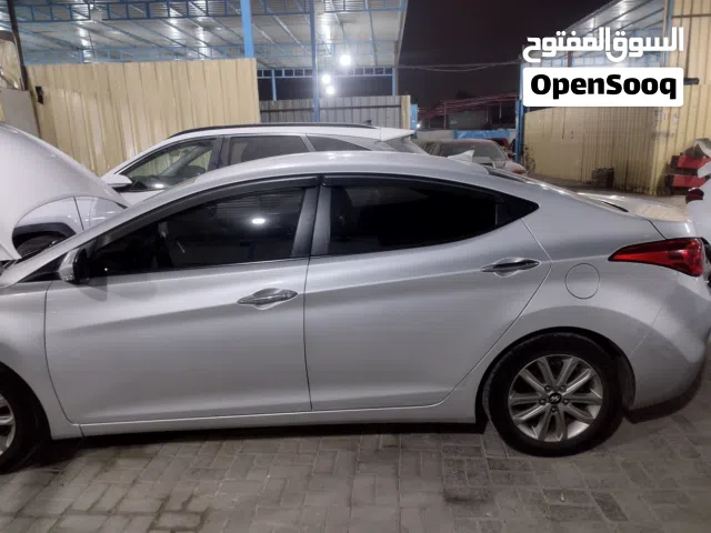 2011 هيونداي افانتي SE