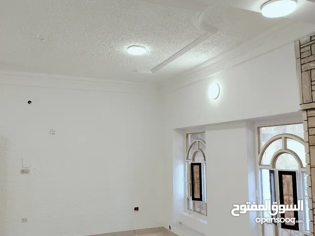 400 m2 5 Bedrooms Villa for Rent in Basra Mnawi Basha