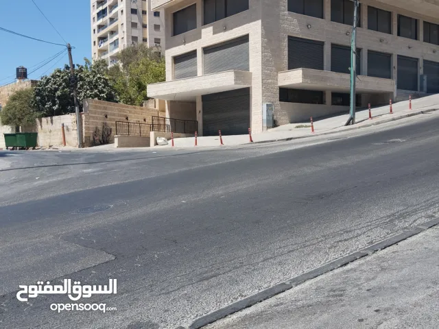 شقه للبيع من المالك بين الارسال وعين مصباح نزول مبنى الاذاعه والتلفزيون بالقرب من بصريات الحجل