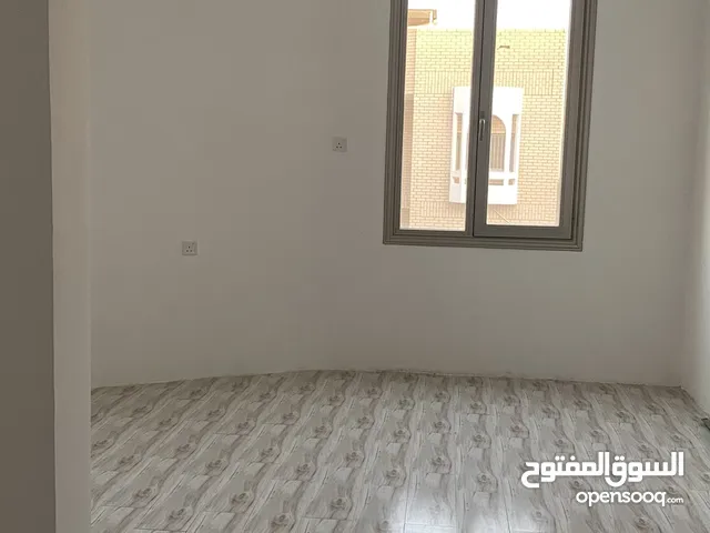 شقة للايجار ام الهيمان معاريس او مدرسين فقط  المواقف  سياره واحده  فقط لكل شقه