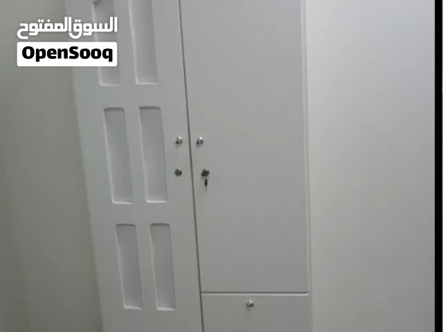 خزانة بيضاء