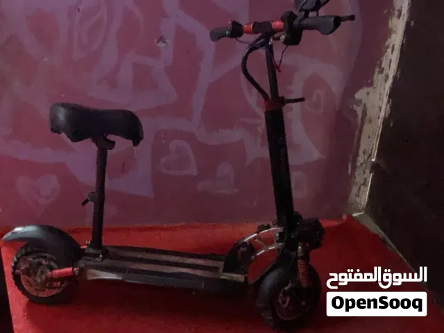 سكوتر للبيع نظيف وبحالة جيده للبيع او البدل بلاي ستيشن 4