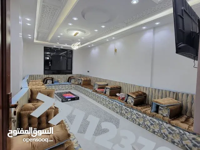 شقق مفروشه اول ساكن واثاث ملكي للايجار