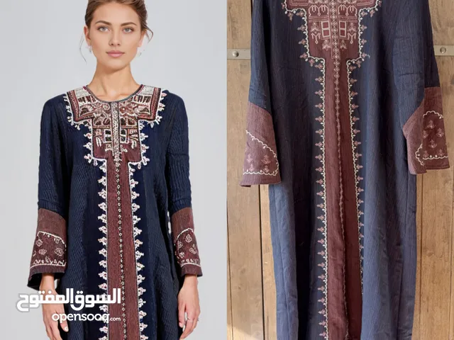 مجموعة فساتين وعبايات للبيع