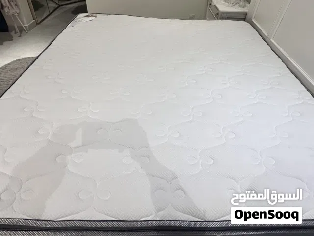 مرتبه من البغلي للاسفنج نظيفه جدا جدا