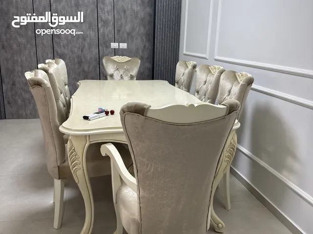 طاولة سفرة كلاسيك 8 كراسي منجد لون كريمي