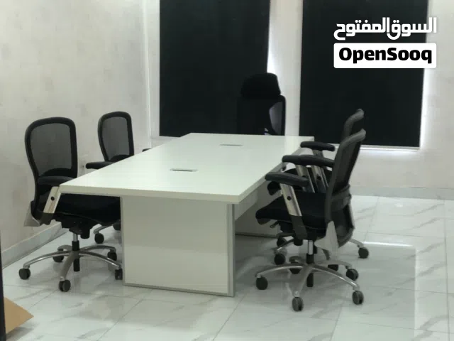 كراسي وطاولات