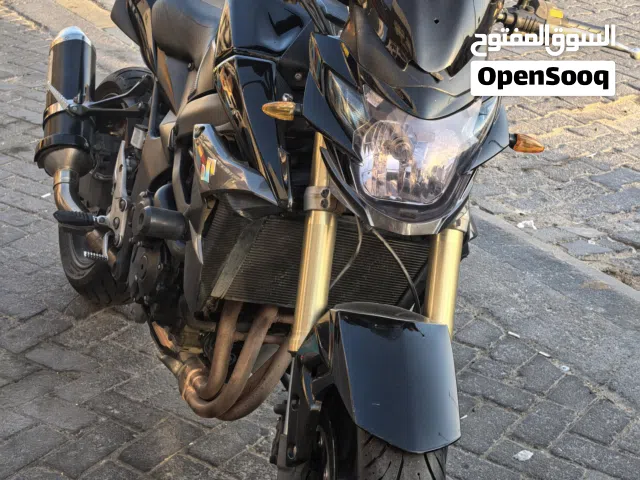 للبيع سوزوكي 750موديل 2012 السعر منهي 11000