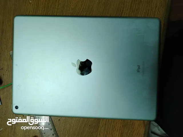ايباد الجيل الثامن ولا خدش دور مليون مره نظيف نظيف بجنن
