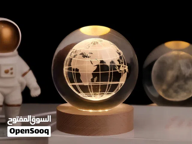 كره بلوربه كرستال مع قاعده خشبيه مضيئه شكل جمالي انيق