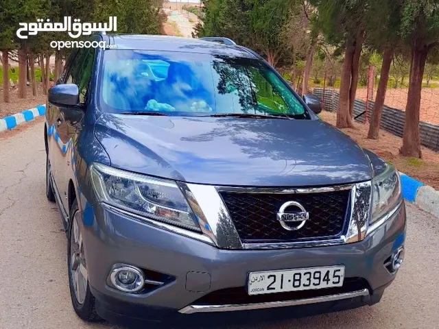 Nissan Pathfinder 2015 in Madaba