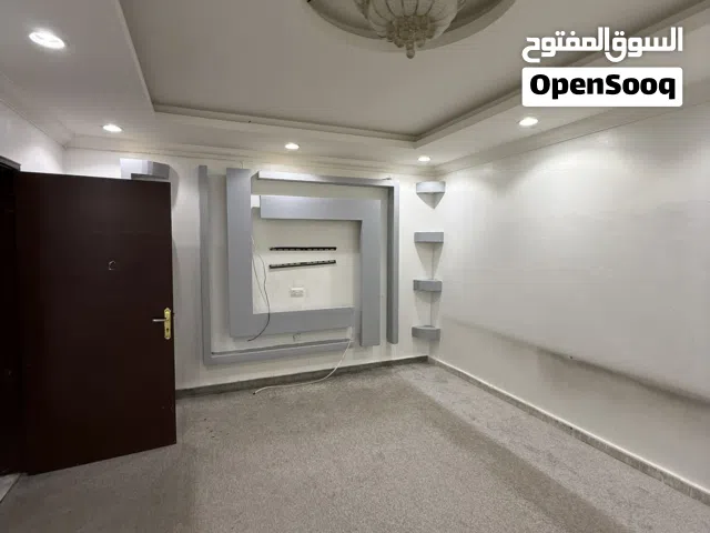 300 m2 More than 6 bedrooms Townhouse for Rent in Al Jahra Oyoun