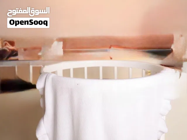 منزّ او سرير للاطفال نظيف واستخدام قليل جدا تفصيل