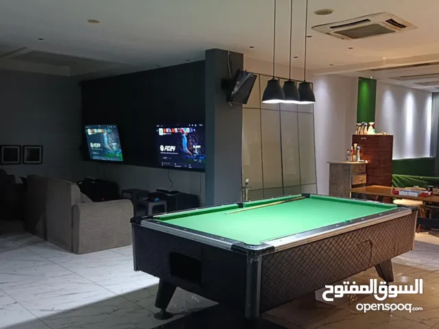 طاولتين بلياردو للبيع بلد صنع ايطاليا حاجة نضيفة مكان بنغازي