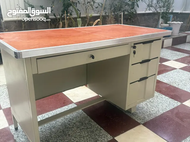 ميز مكتب مستعمل