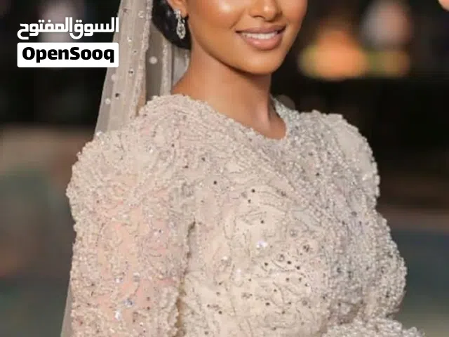 للبيع فستان زفاف عروسة هاند ميد لون اف وايت مقاس صغير